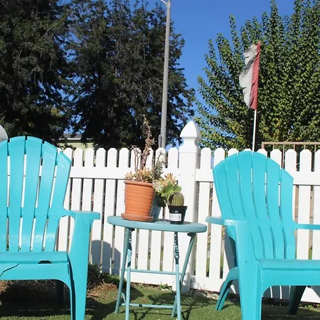 240 Usc Turquoise House Bed & Breakfast